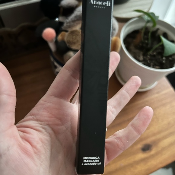 New in Box• Araceli Beauty Monarca Mascara in BLACK - Picture 7 of 10